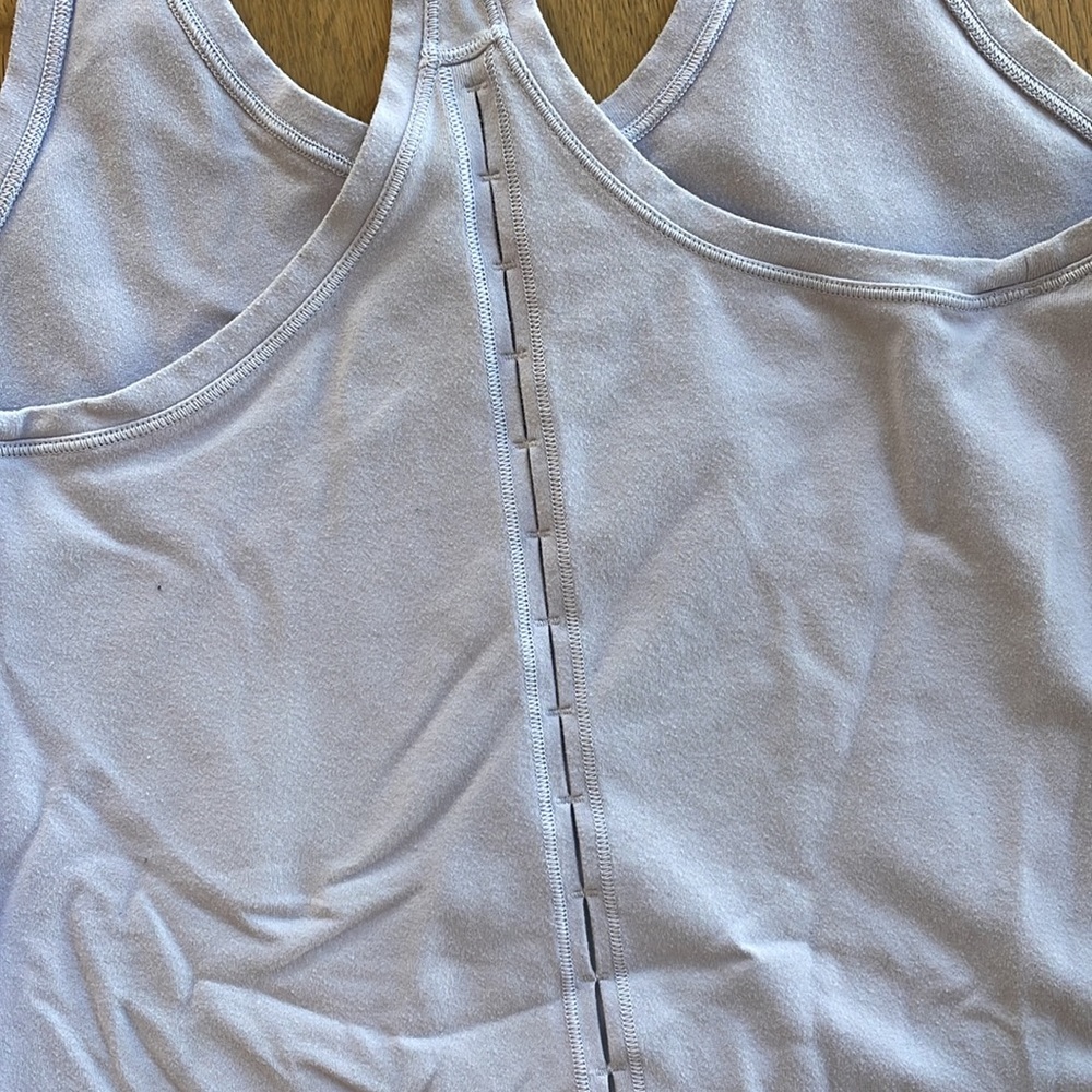 Lululemon workout tank with back detail